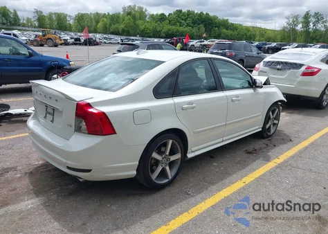 2011 Volvo S40 T5/T5 R-Design from USA, damaged, VIN YV1672MS2B2542425